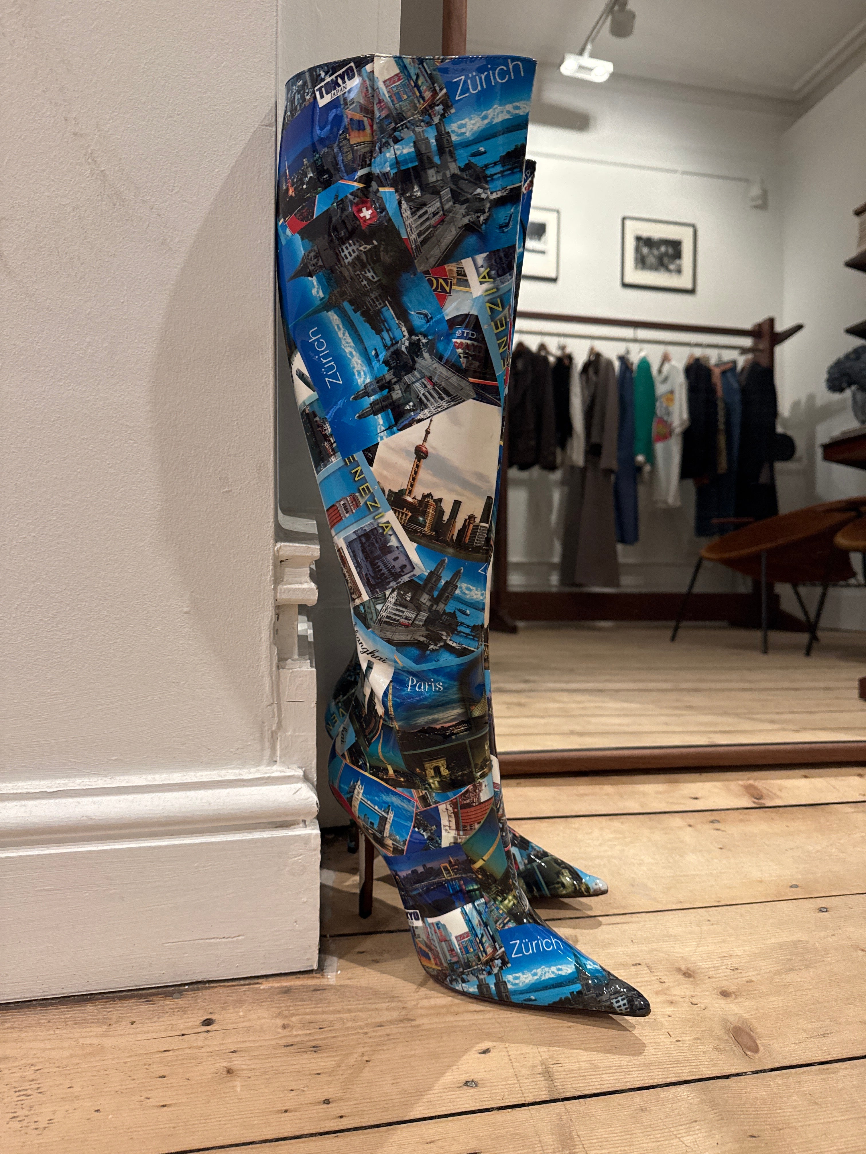 FW18 VETEMENTS POSTCARD BOOTS