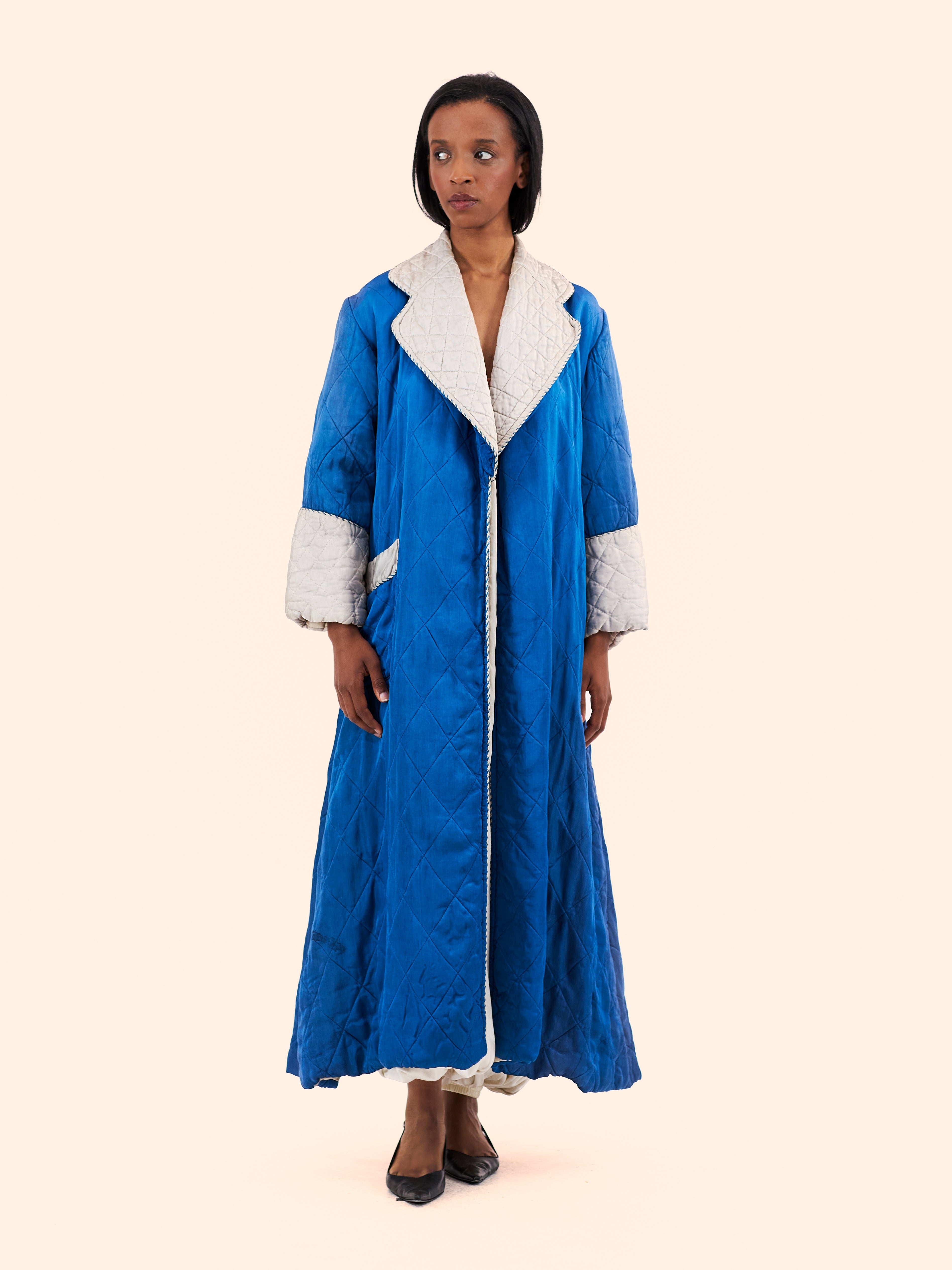 1940'S EMBROIDERED SOUVENIR QUILTED SILK ROBE