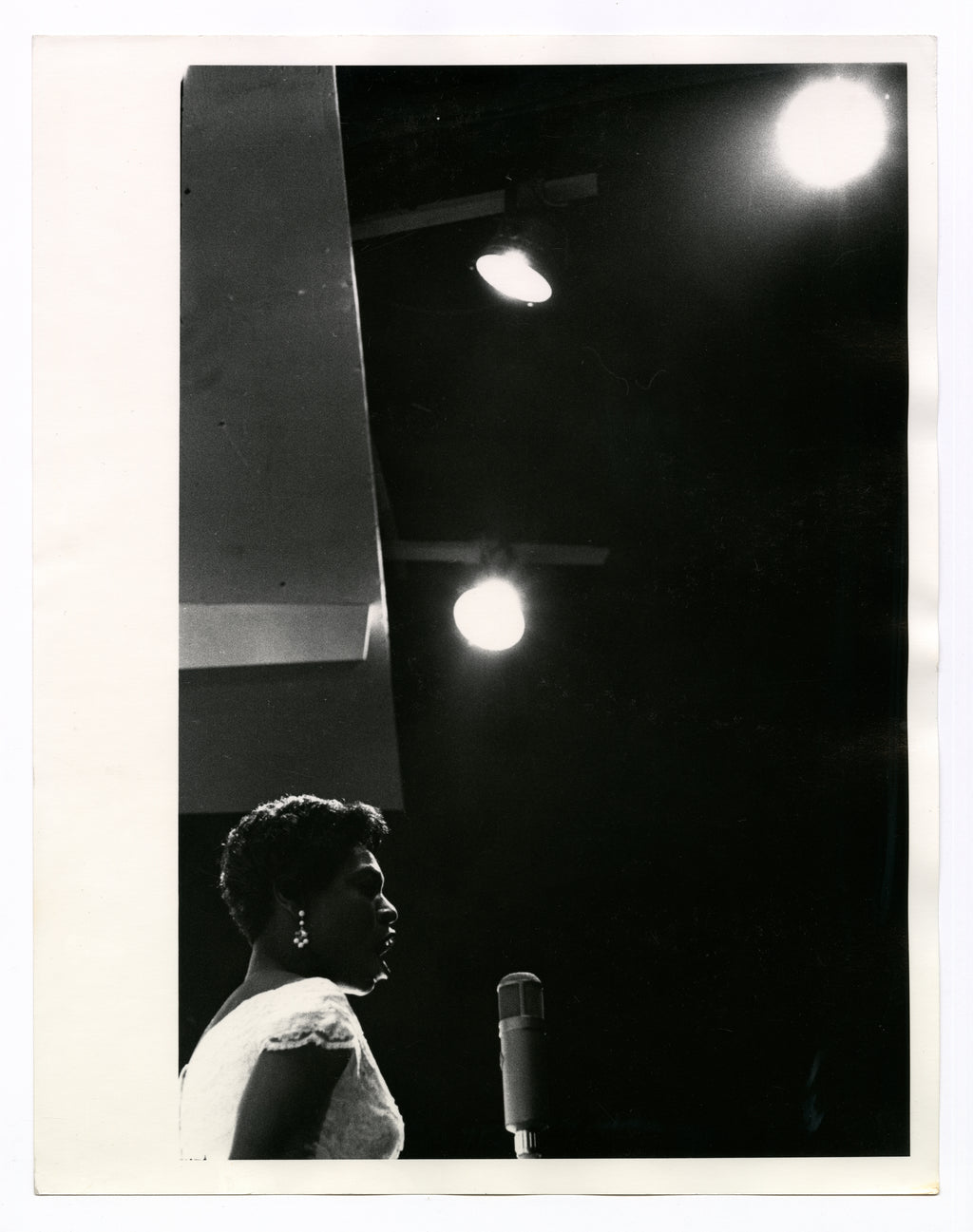 ERNESTINE ANDERSON PERFORMING ON STAGE BY TED WILLIAMS