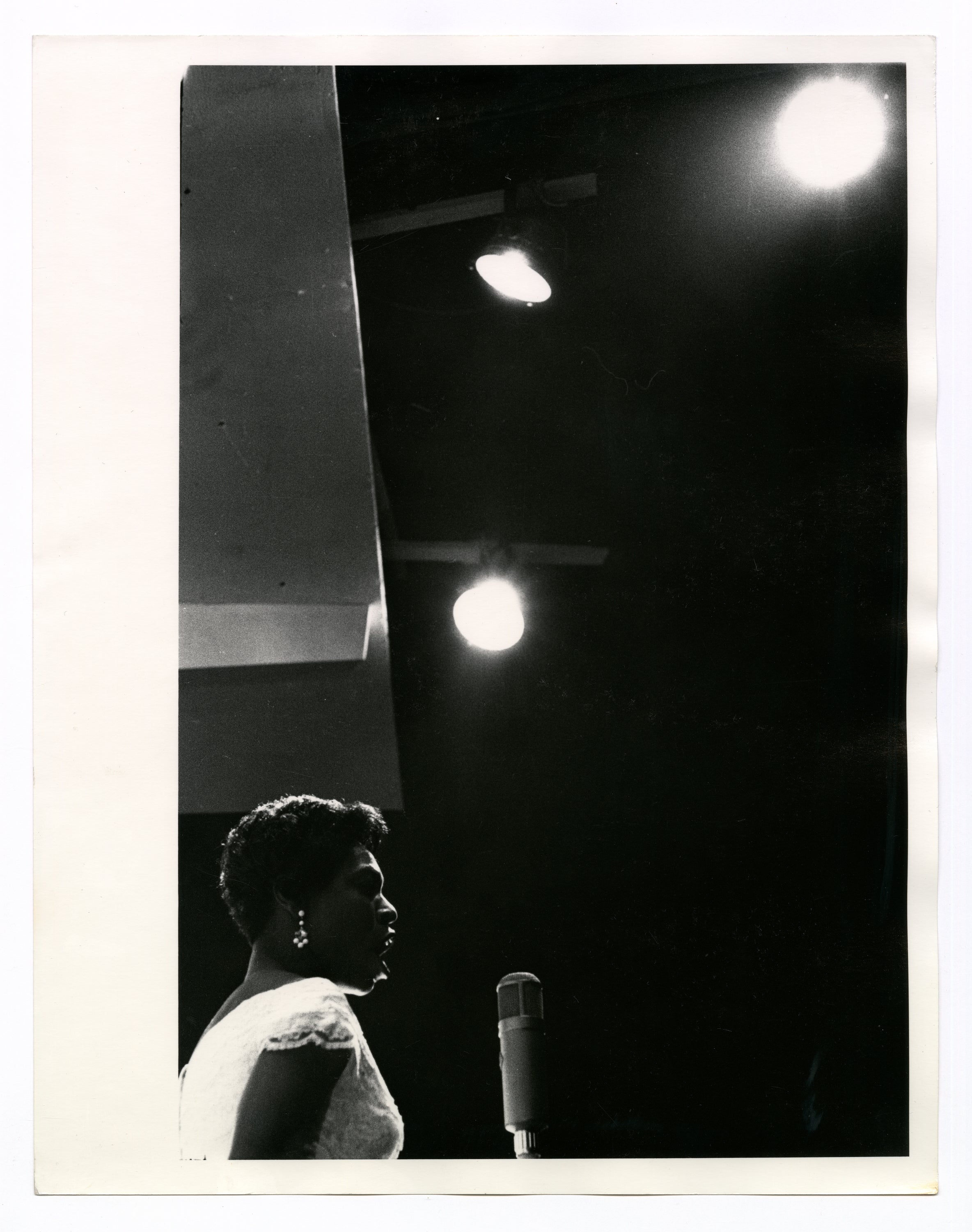ERNESTINE ANDERSON PERFORMING ON STAGE BY TED WILLIAMS