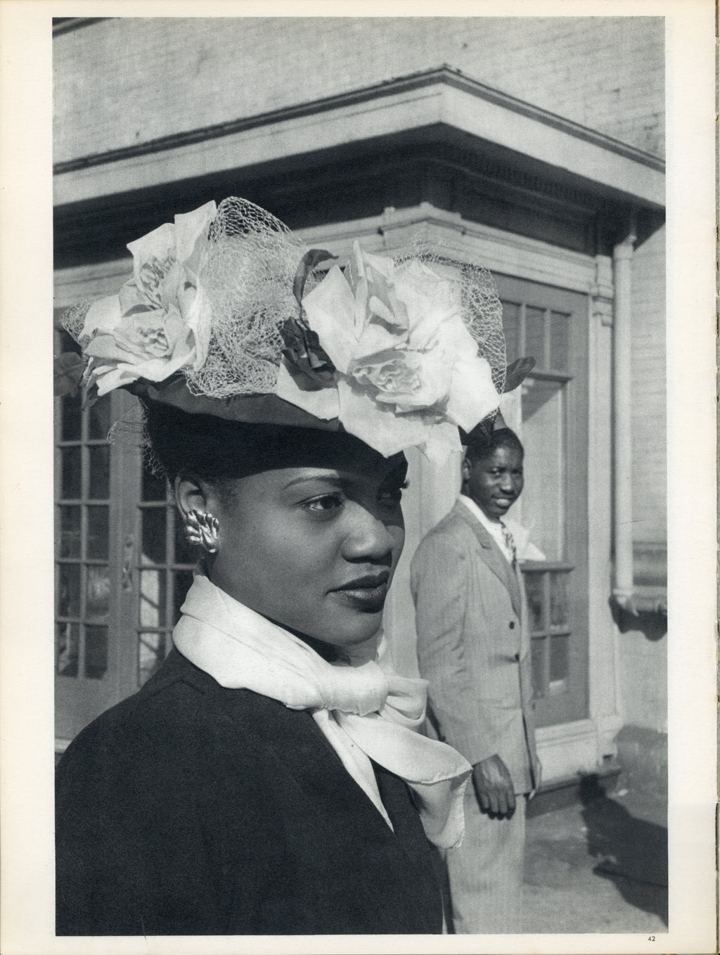 IMAGES A LA SAUVETTE BY HENRI CARTIER BRESSON